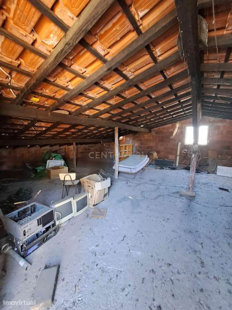 Moradia T4 térrea com terreno na Pedra de Cima – Conforto e tranquilid-17