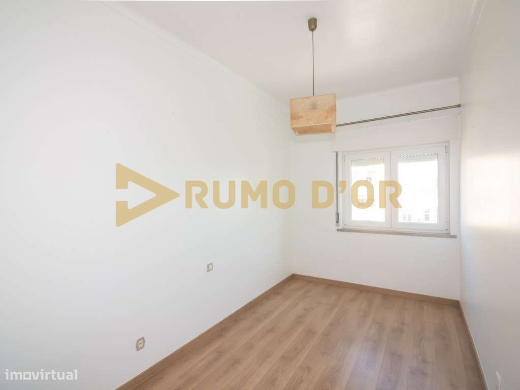Apartamento T3 com Estacionamento Interno - Vila Franca de Xira-7