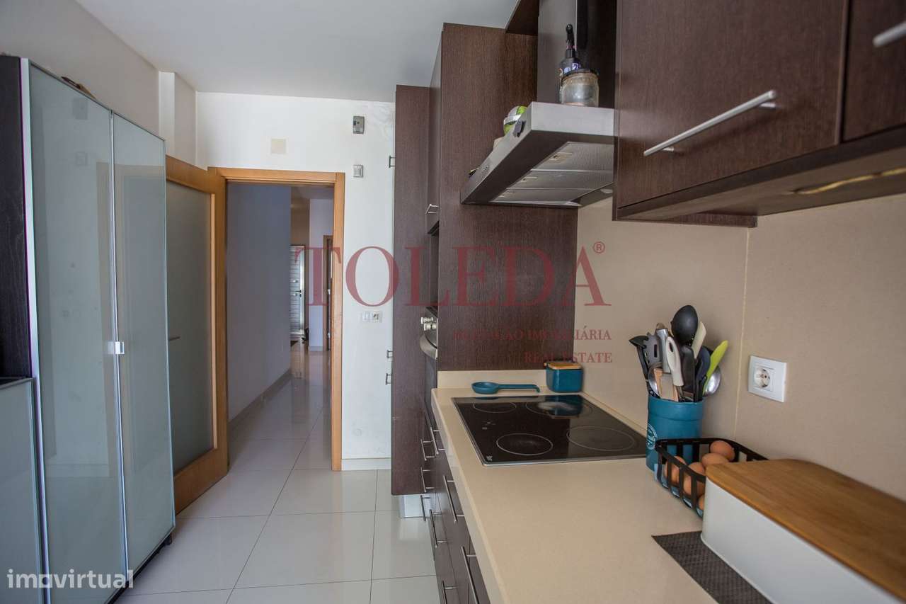 Moradia 4 Pisos com 474m2-24