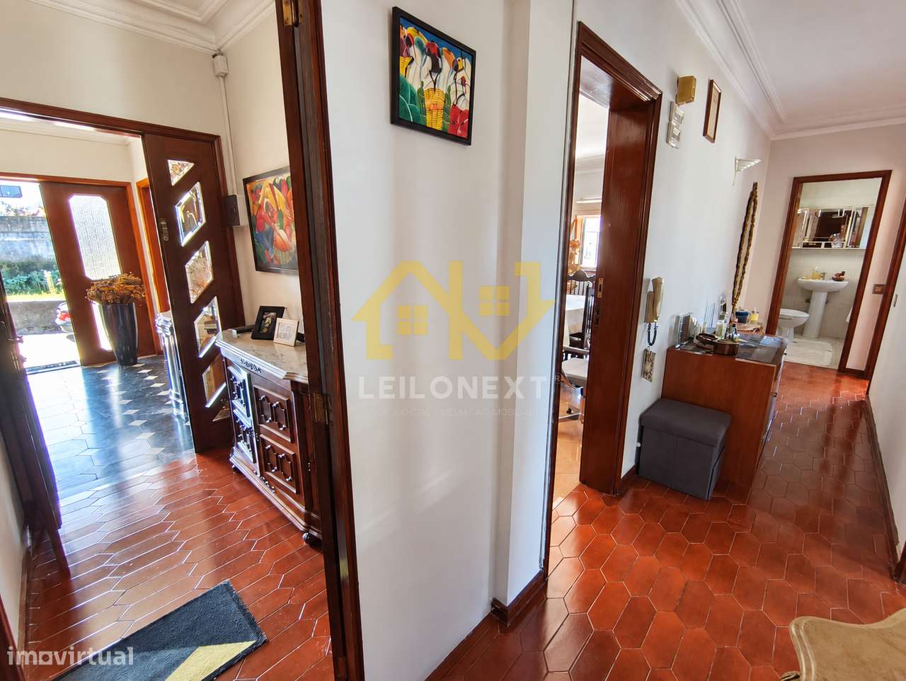 Moradia T4 de 3 Pisos com Grande Potencial na Trofa-24