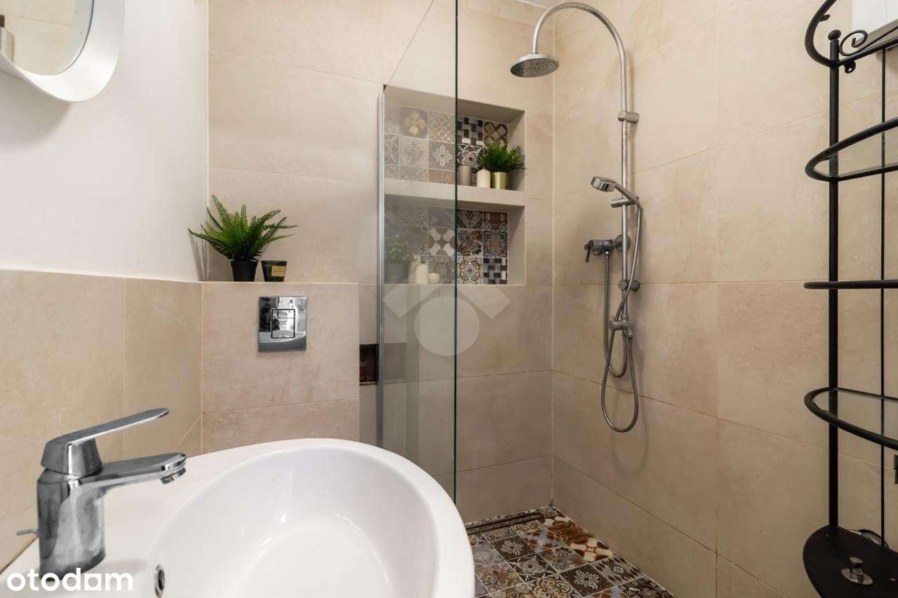 Kawalerka | Blisko rynku | 2 piętro | Osobna kuchnia-6