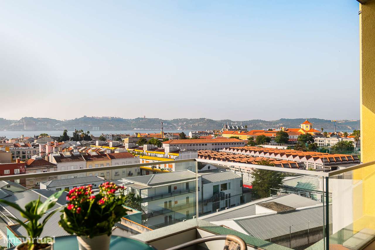 Apartamento T2 com Vista de 180 graus sobre o Tejo e Ponte 25 de Abril - Grande imagem: 2/17
