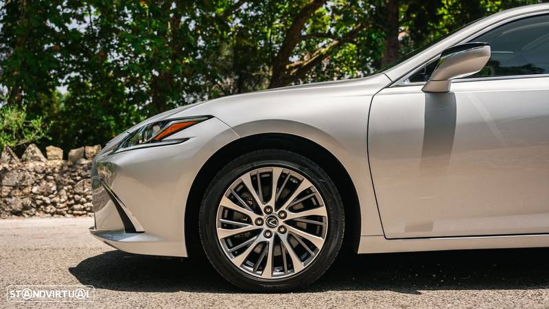 Lexus ES 300h Special Edition - 9