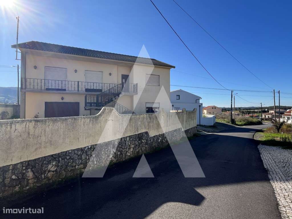 Moradia T4 + T1 com Terreno de 7.800 m² no Cadaval - Vista para a S... - Grande imagem: 3/47