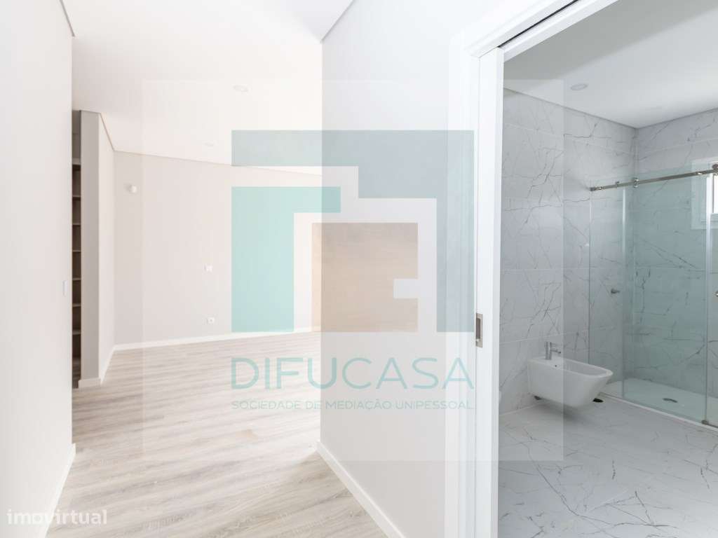 Moradia Isolada T4 Duplex com Piscina e Garagem-23