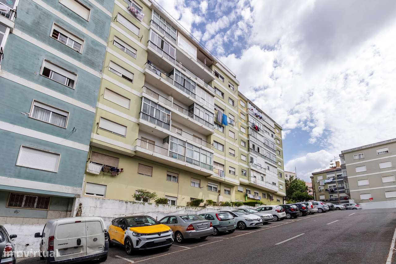 Apartamento T2+1 com Vista Desafogada | Cacém-40