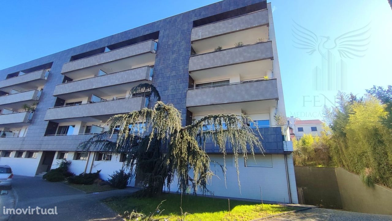 Apartamento T2 com terraço junto ao Colégio D. Diogo, em Braga