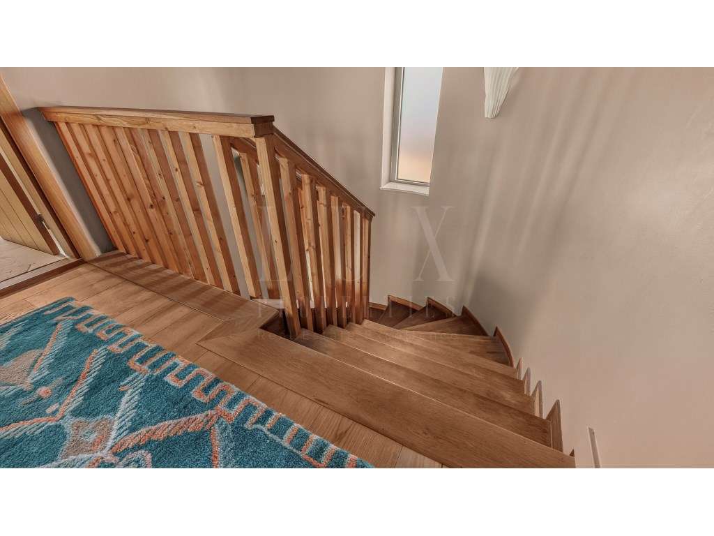 MORADIA T4 TOTALMENTE REMODELADA EM CASCAIS-18