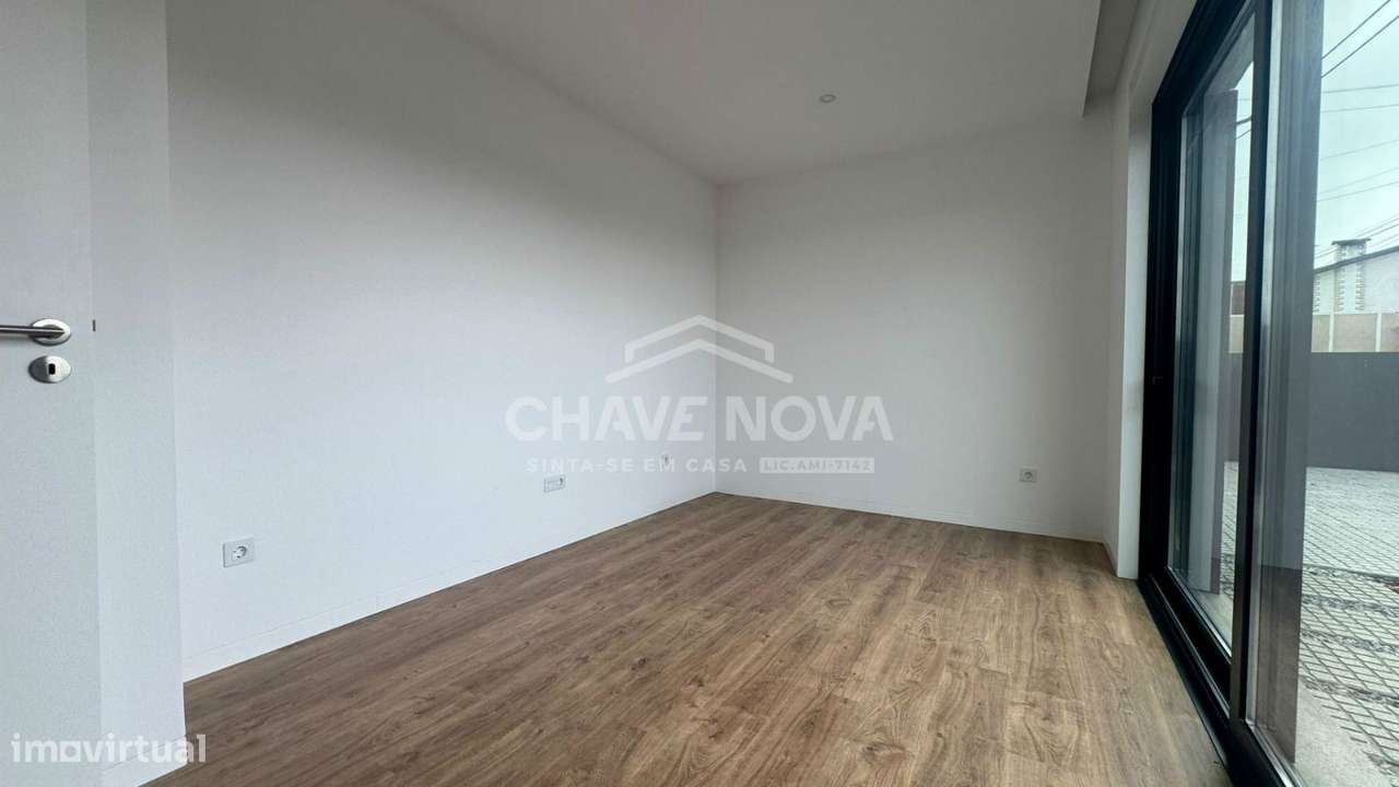 Moradia Isolada T4 Nova em Serzedo, Vila Nova de Gaia - Grande imagem: 4/19