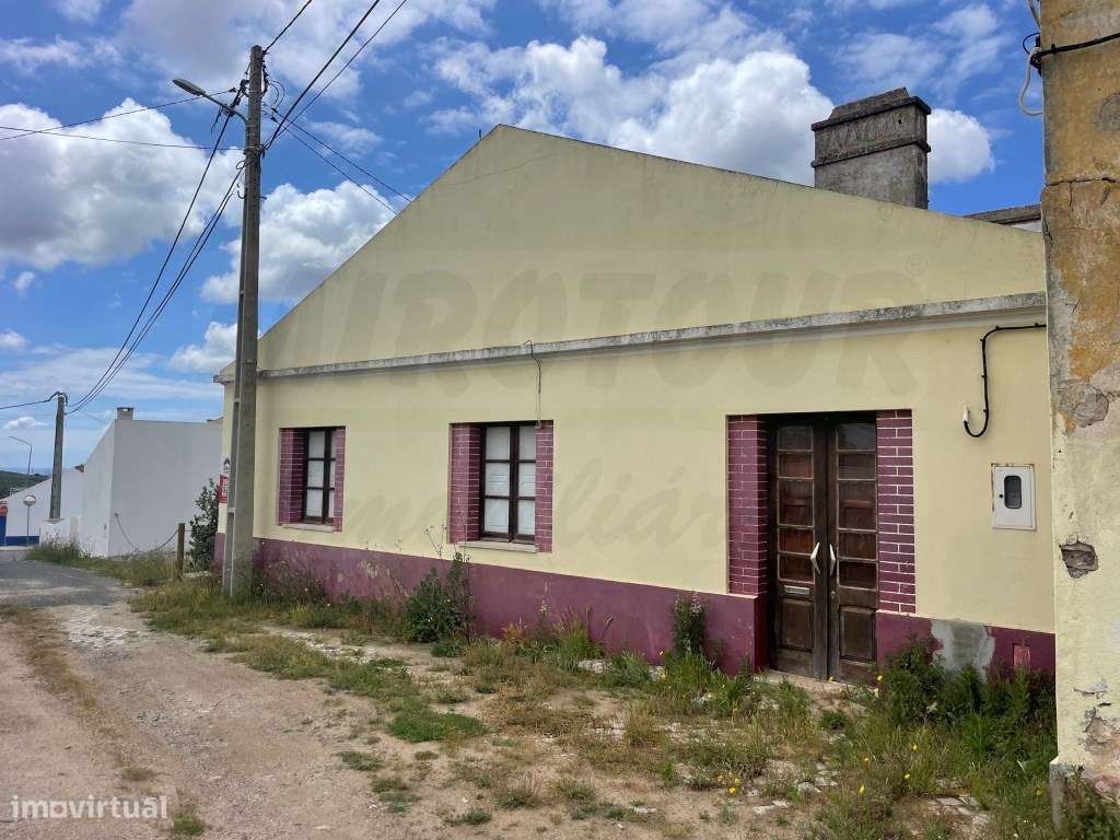 Moradia com Antiga padaria-3