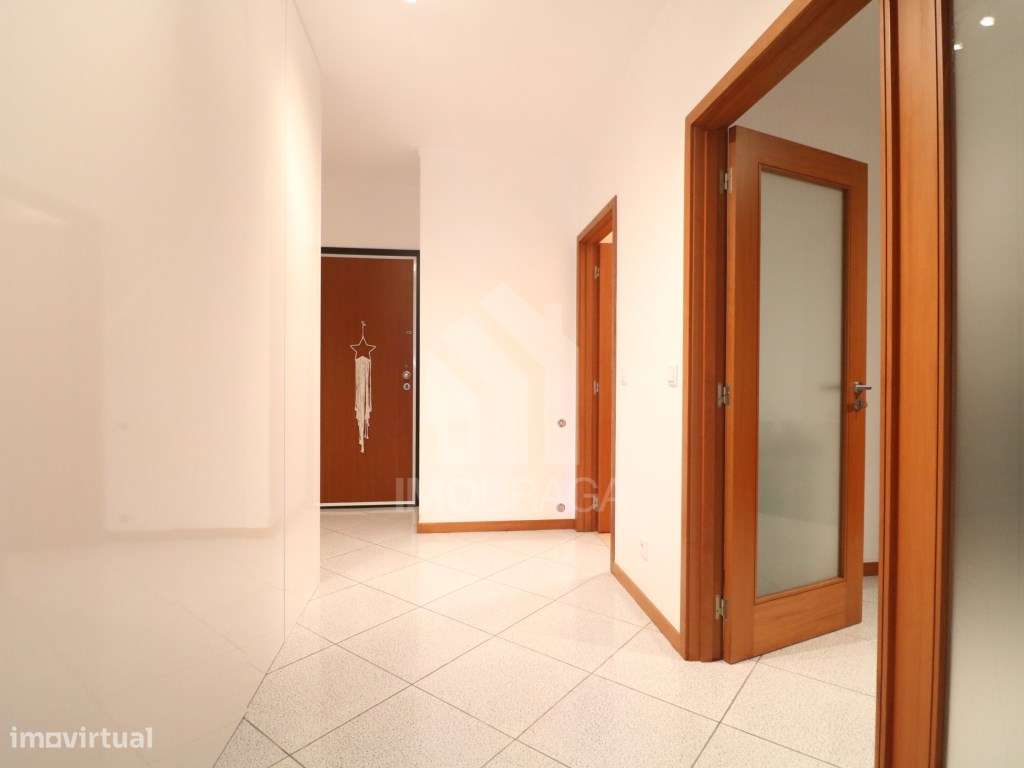 Apartamento T1 transformado em T2 em Fraião, Braga - Grande imagem: 3/29