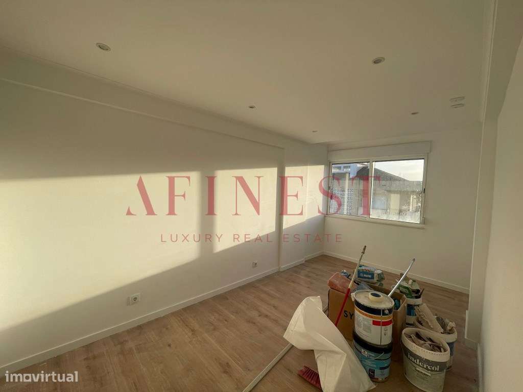 Apartamento T2 Totalmente Remodelado com varandas - Estrada da Serr... - Grande imagem: 4/20