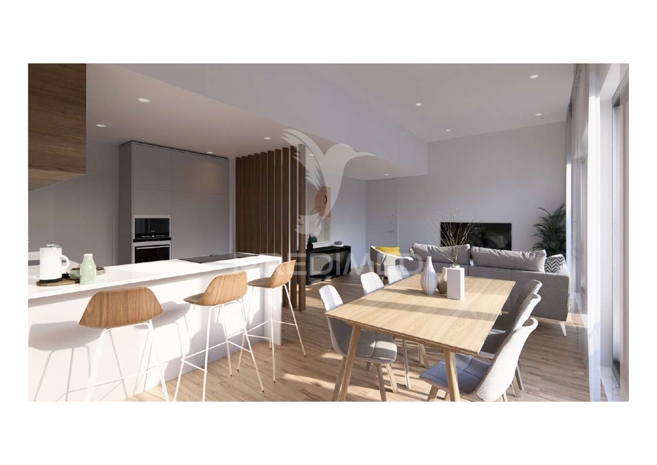 Moradia T4 térrea, com 3 suites e piscina no Condomínio Tower Village - Grande imagem: 5/35