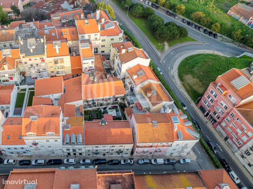 Prédio composto por seis apartamentos, Penha de França