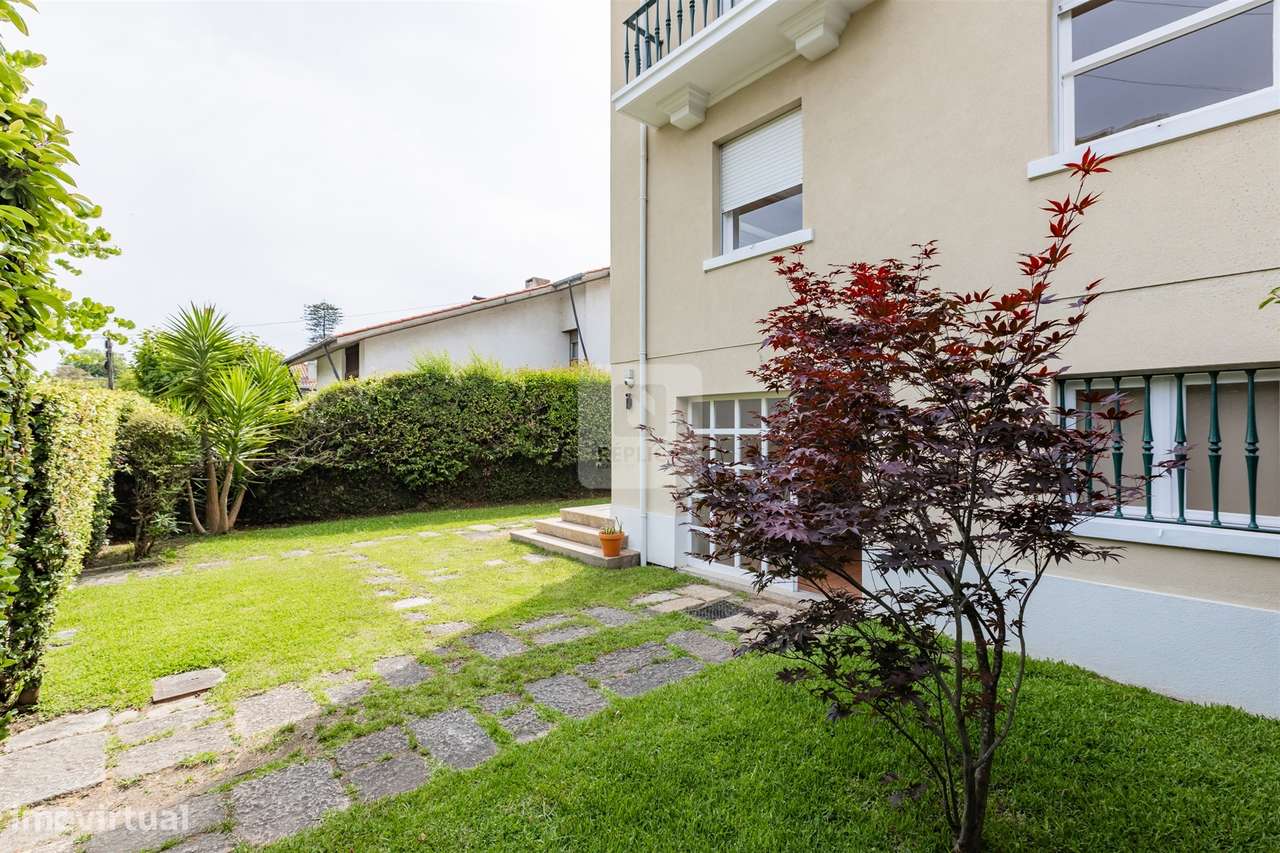 Moradia T5 com Jardim de 205 m2 no Bairro de Hollywood - Grande imagem: 3/34