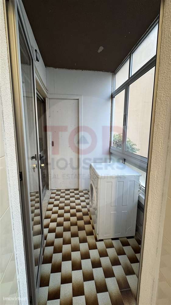 Apartamento T4 com elevador no centro de Faro-22