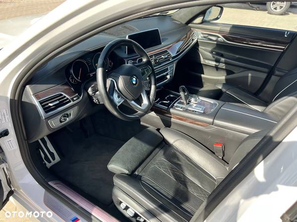 BMW Seria 7 750i xDrive - 12