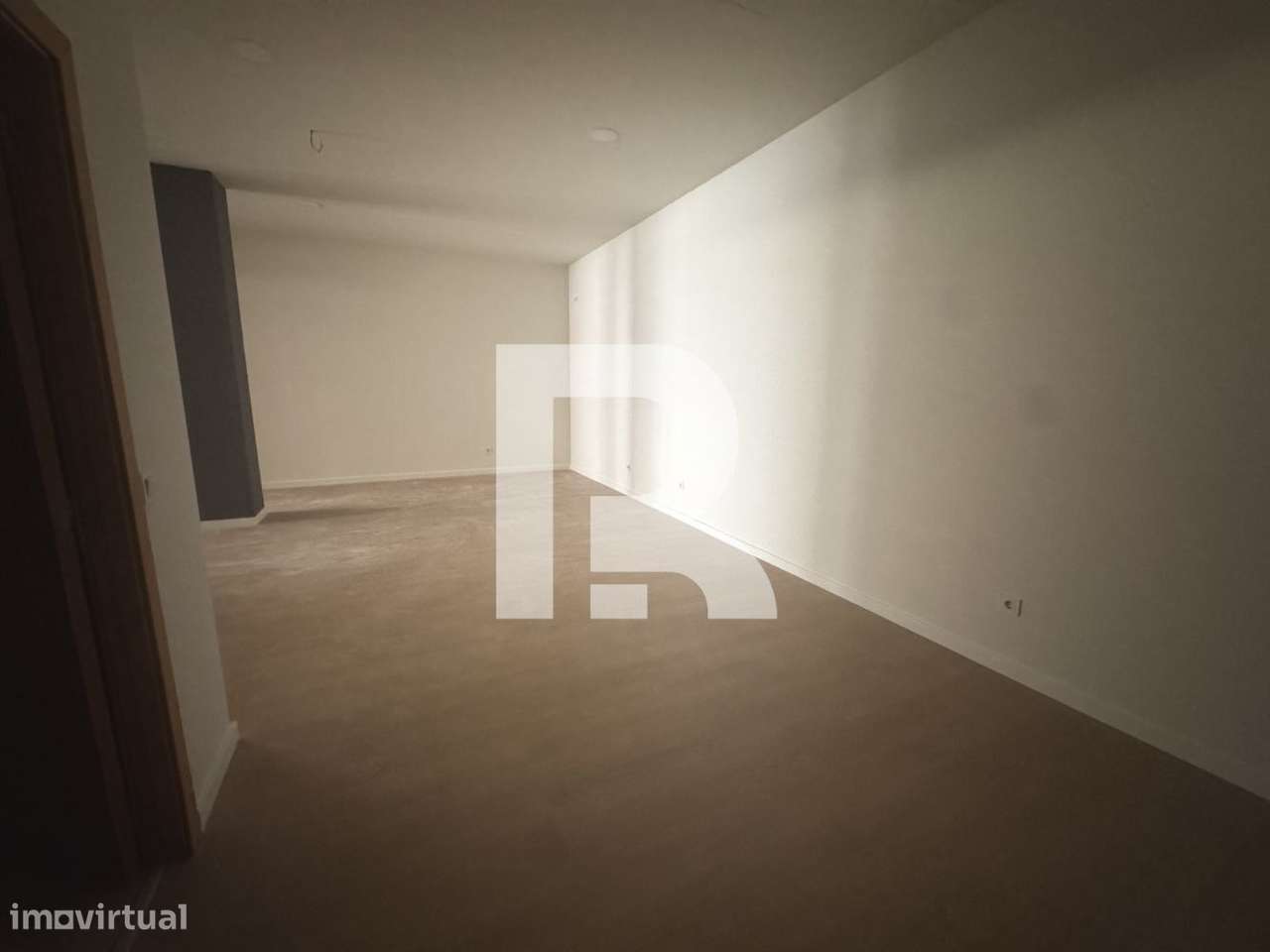 Loja para arrendar- Galeria Magnólia em Mem Martins - Grande imagem: 4/7