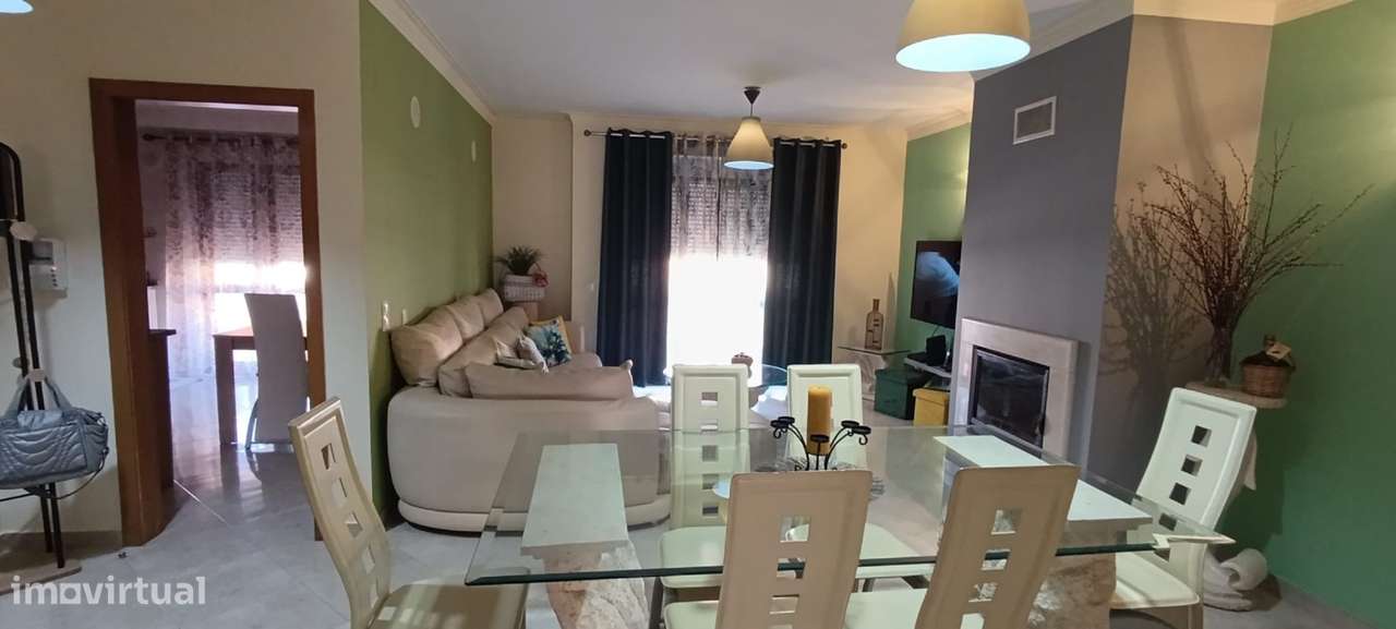 Apartamento T2, com varandas e parqueamento em vila serena - Grande imagem: 4/23