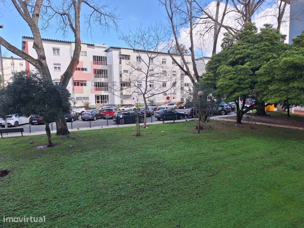 Apartamento T2 totalmente remodelado em Oeiras próximo da praia-31
