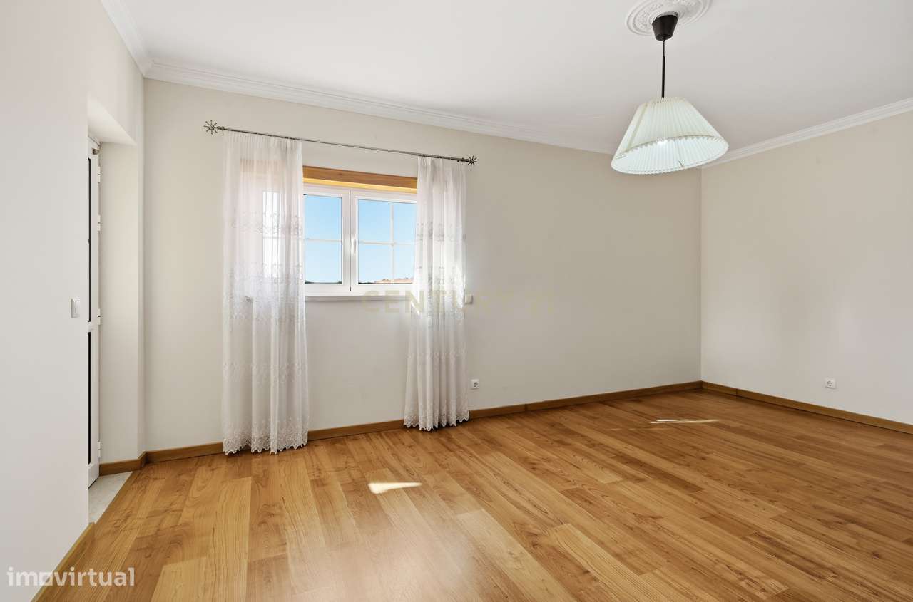 Moradia T5 com Garagem e Piscina em Miragaia, Lourinhã-36