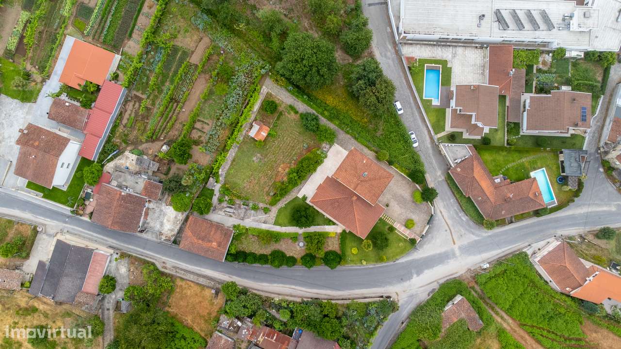 Moradia T4 Independente + T0 em Lago, Amares - Oportunidade Única!-42