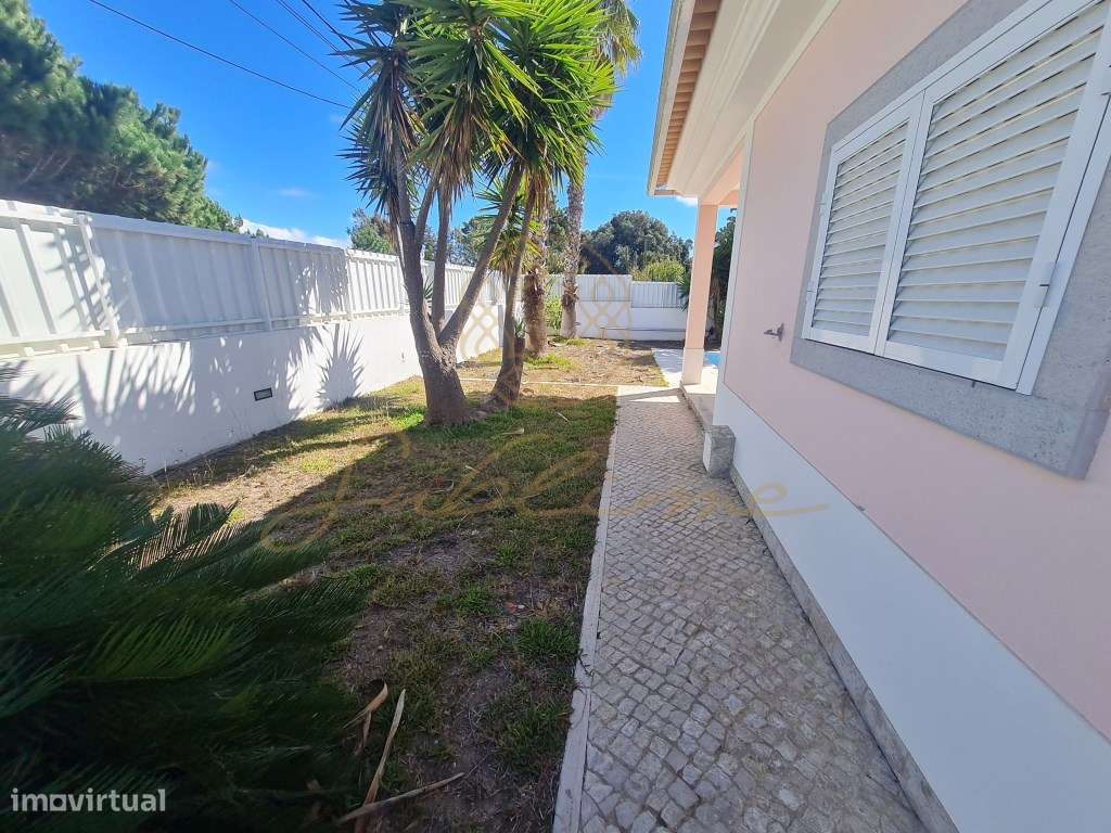 Moradia isolada V3+2 situada em Caixas, Sesimbra com Piscina-4