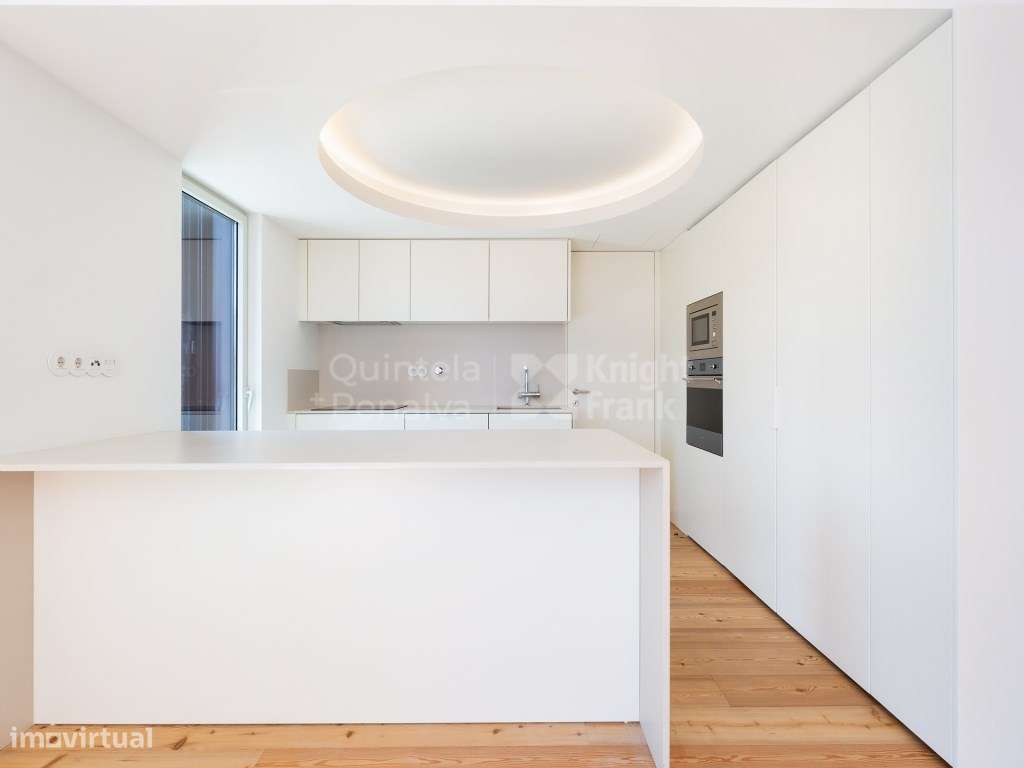 Apartamento T4 com piscina e estacionamento, aos Aliados - Grande imagem: 3/25