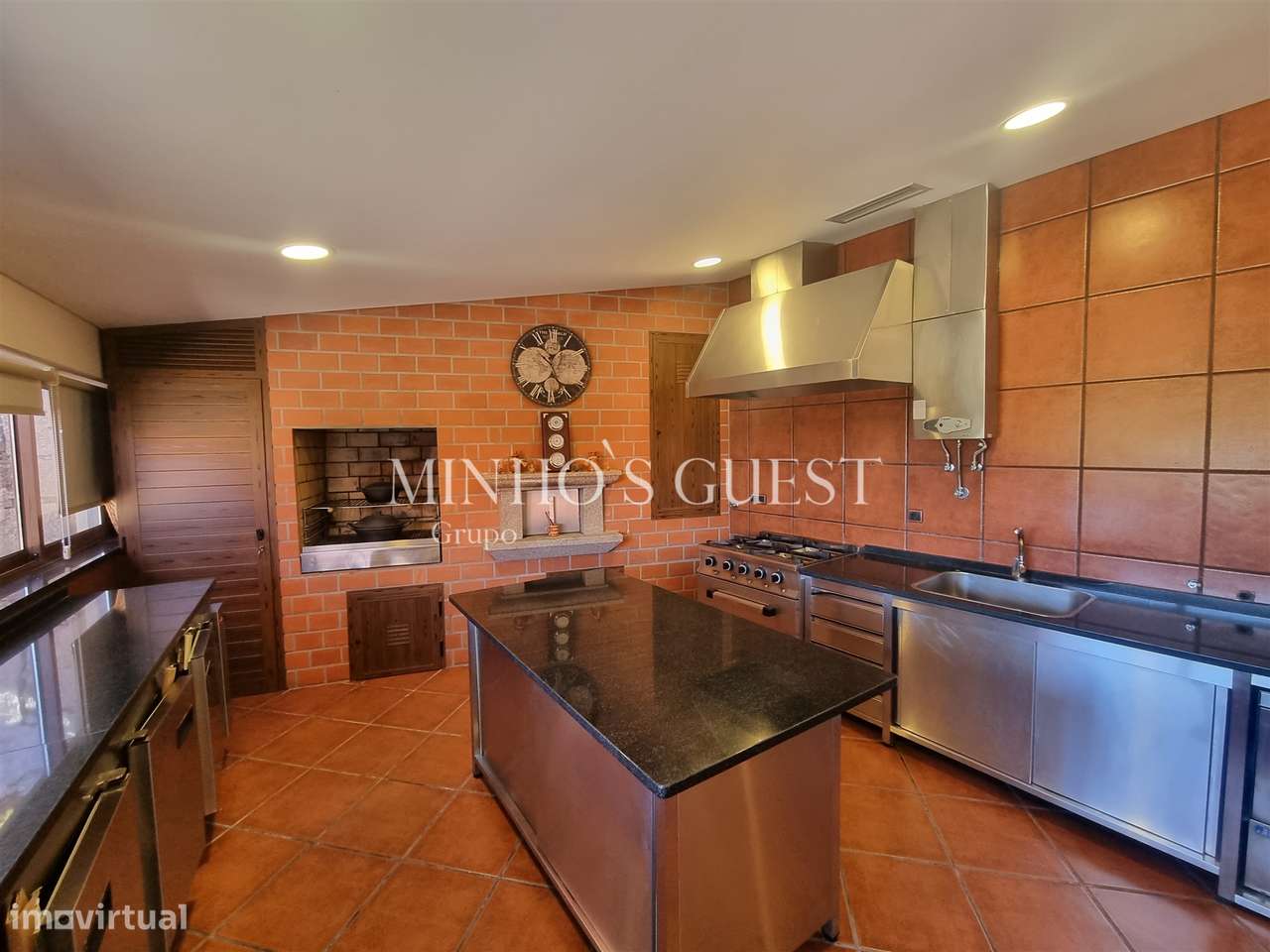 Moradia V4 de Luxo (650m2) Implantada em Terreno de 12500m2 - Souto, G-43