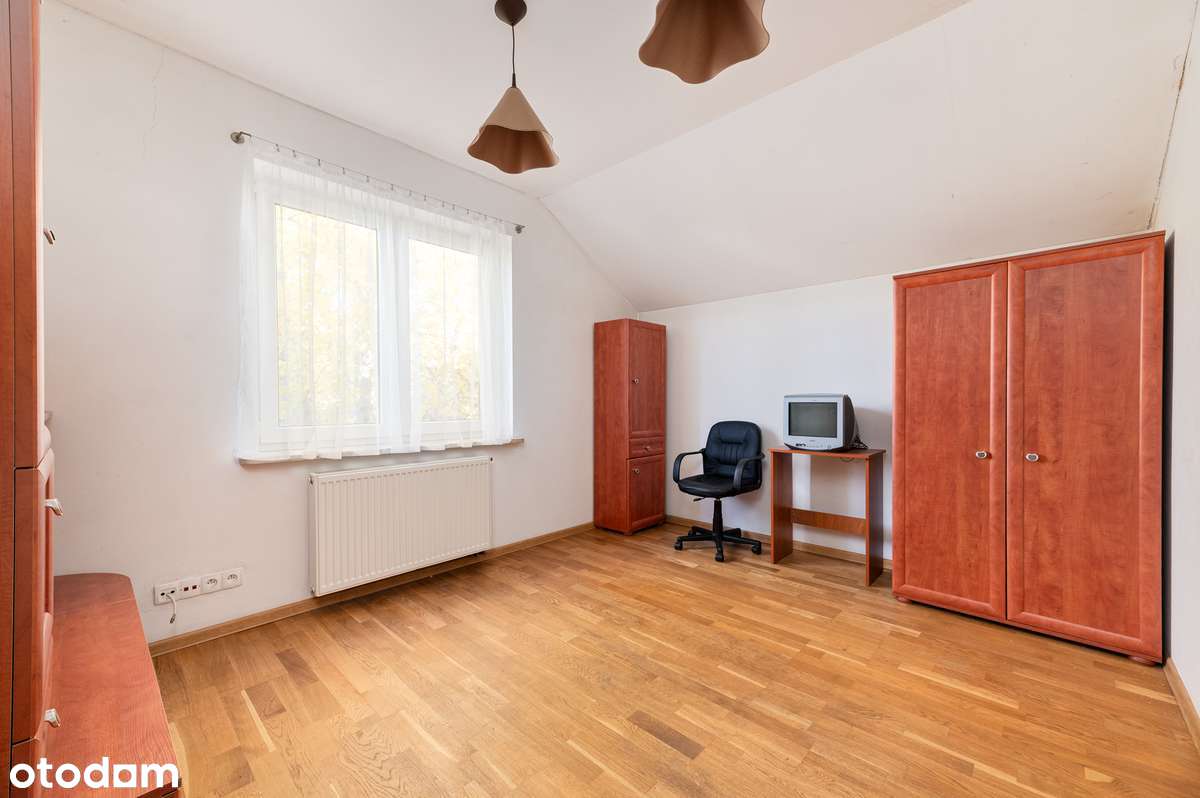 REZERWACJA Piętrowy dom szuka właściciela!-dobrze zlokalizowany-10