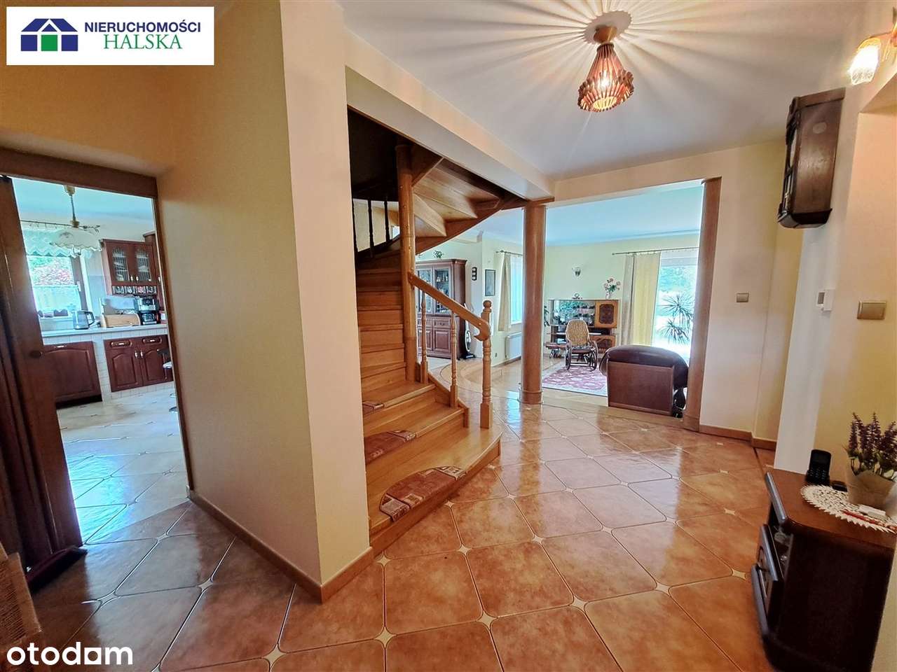 Dom na sprzedaż w mieście z dużą działką-5