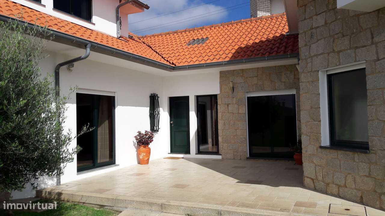 Moradia T3+1 Renovada com Vista Mar em Esmoriz-24