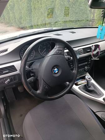 BMW Seria 3 318d Touring - 8