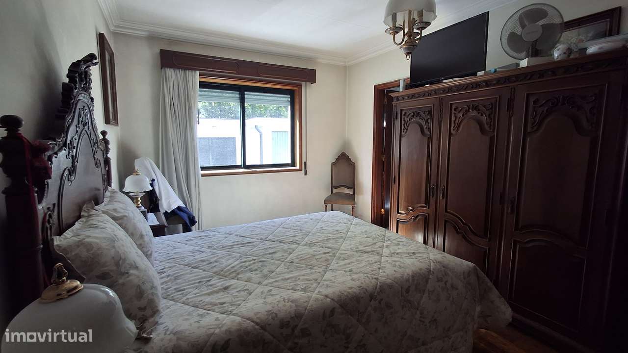 Apartamento T3 com garagem e terraço em Maia-12