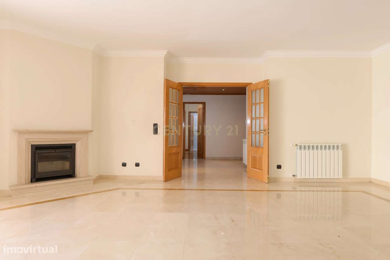 Apartamento T2 com Vista Mar, 2 lugares de garagem na Parede, Cascais-5