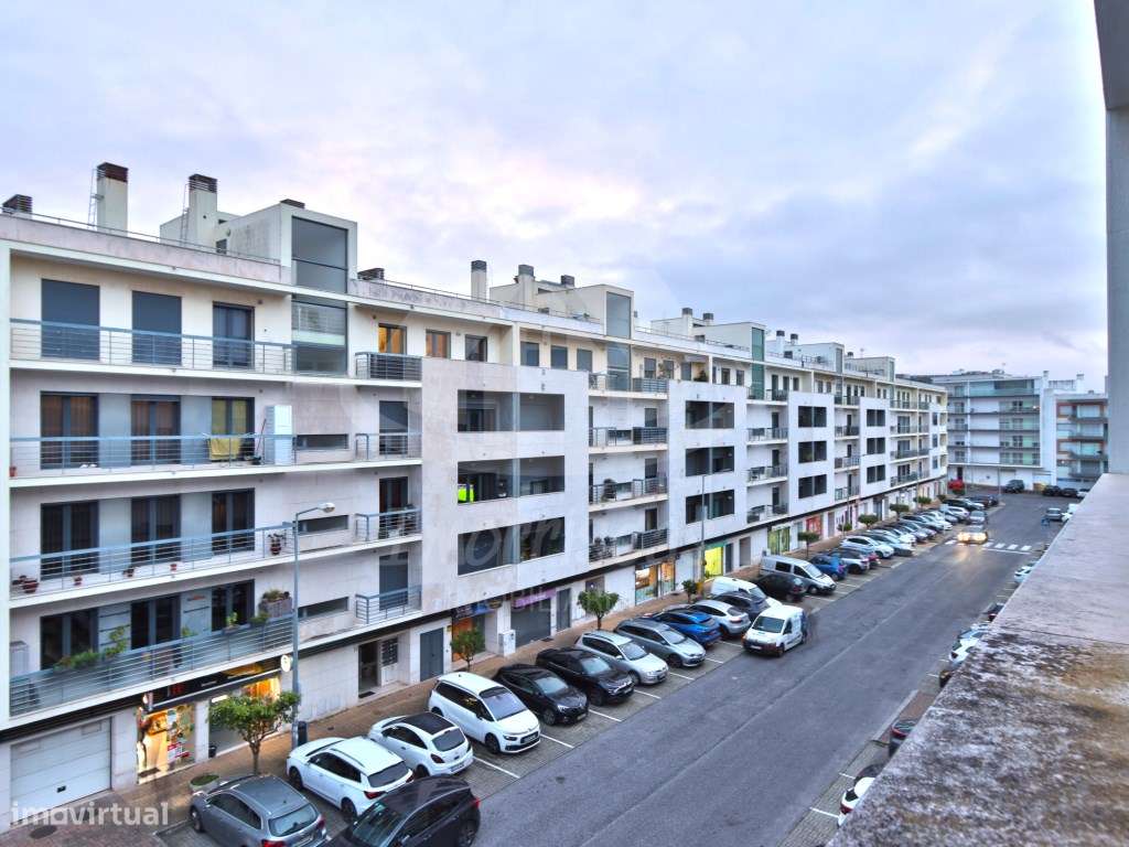 Apartamento T2 com varanda e parqueamento na Quinta da Parreirinha,... - Grande imagem: 4/17