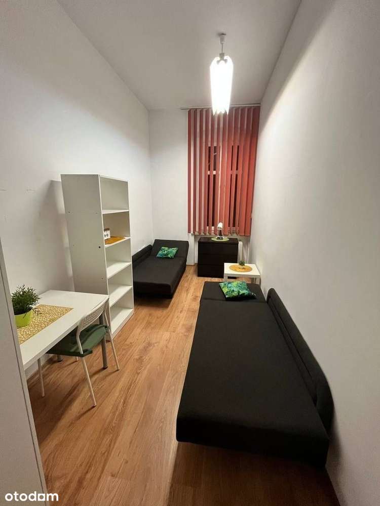 Obszerne mieszkanie w centrum Katowic-4