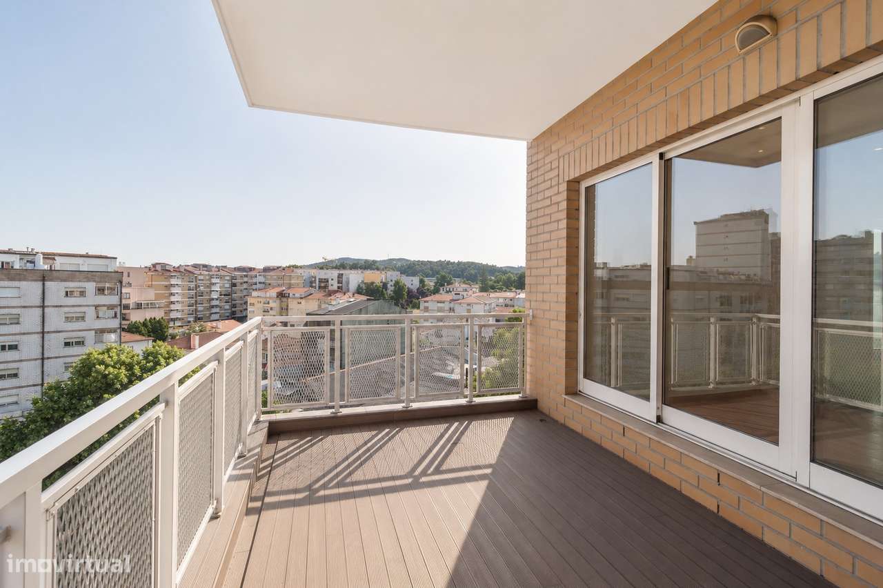 Apartamento T3, excelentes áreas 240m2 + garagem 31m2 + arrumos 4m2-8