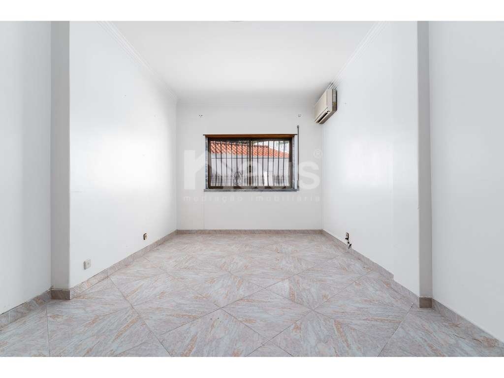 Moradia isolada T4 térrea com garagem-15