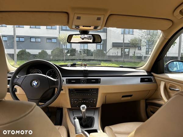 BMW Seria 3 320i - 21