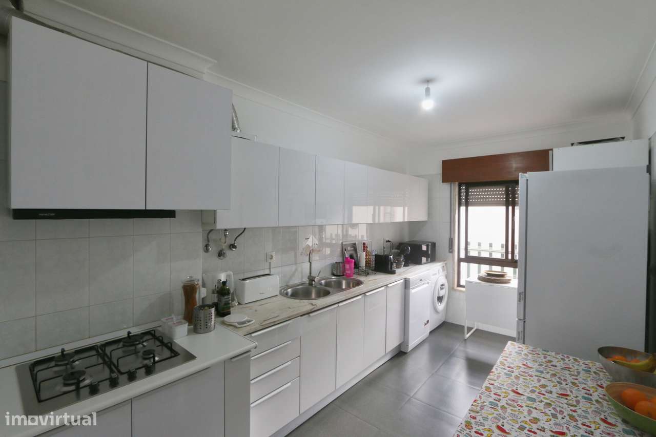 Excelente 3 assoalhadas com arrecadação em Massamá - Grande imagem: 5/16