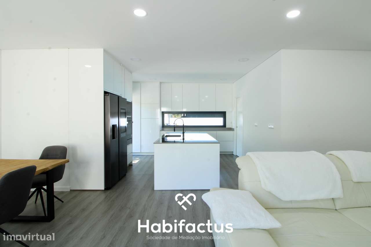 Moradia Isolada T3 à venda Moderna com Piscina aquecida e Churrasqueir-9