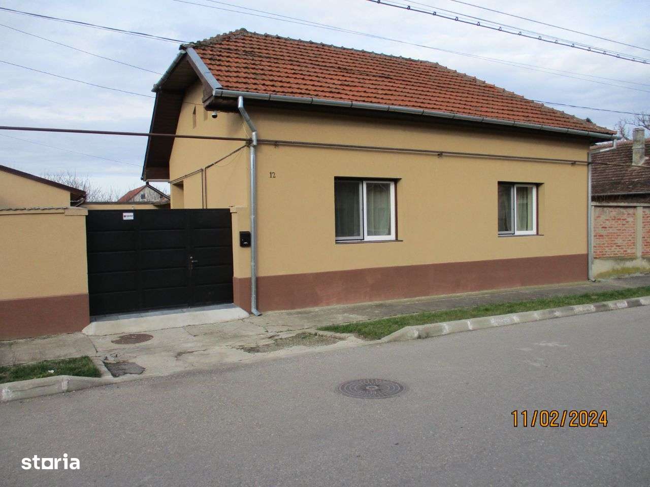 Comision 0 - Casa renovata cu 2 corpuri si gradina in Caransebes-15