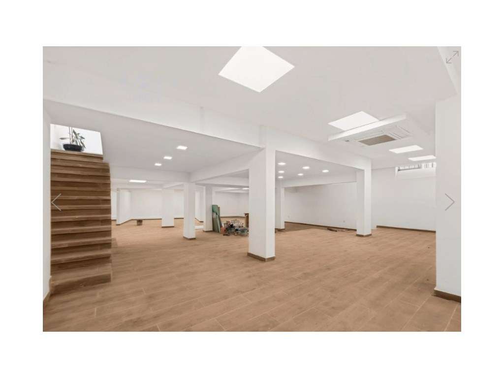 ESPAÇO COMERCIAL REMODELADO - RUA D. FILIPA DE LENCASTRE 18-15