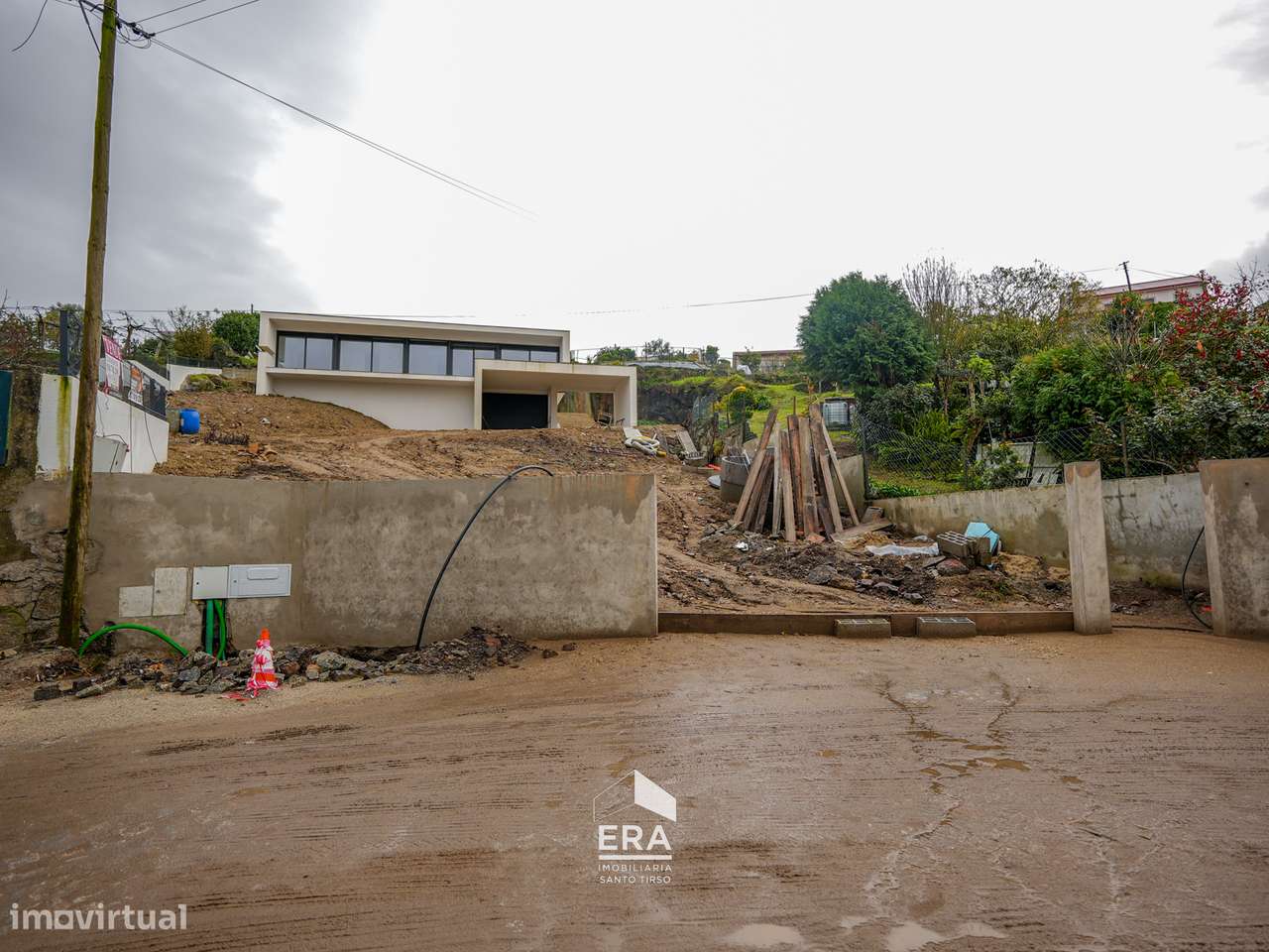 Moradia V3 com piscina em Roriz, Santo Tirso-43