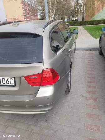 BMW Seria 3 318d Touring Modern Line - 10