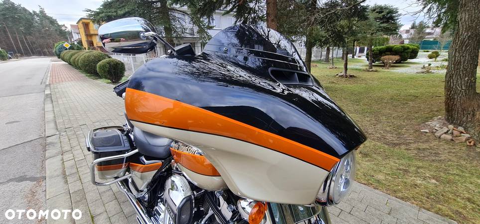 Harley-Davidson Touring Street Glide - 17