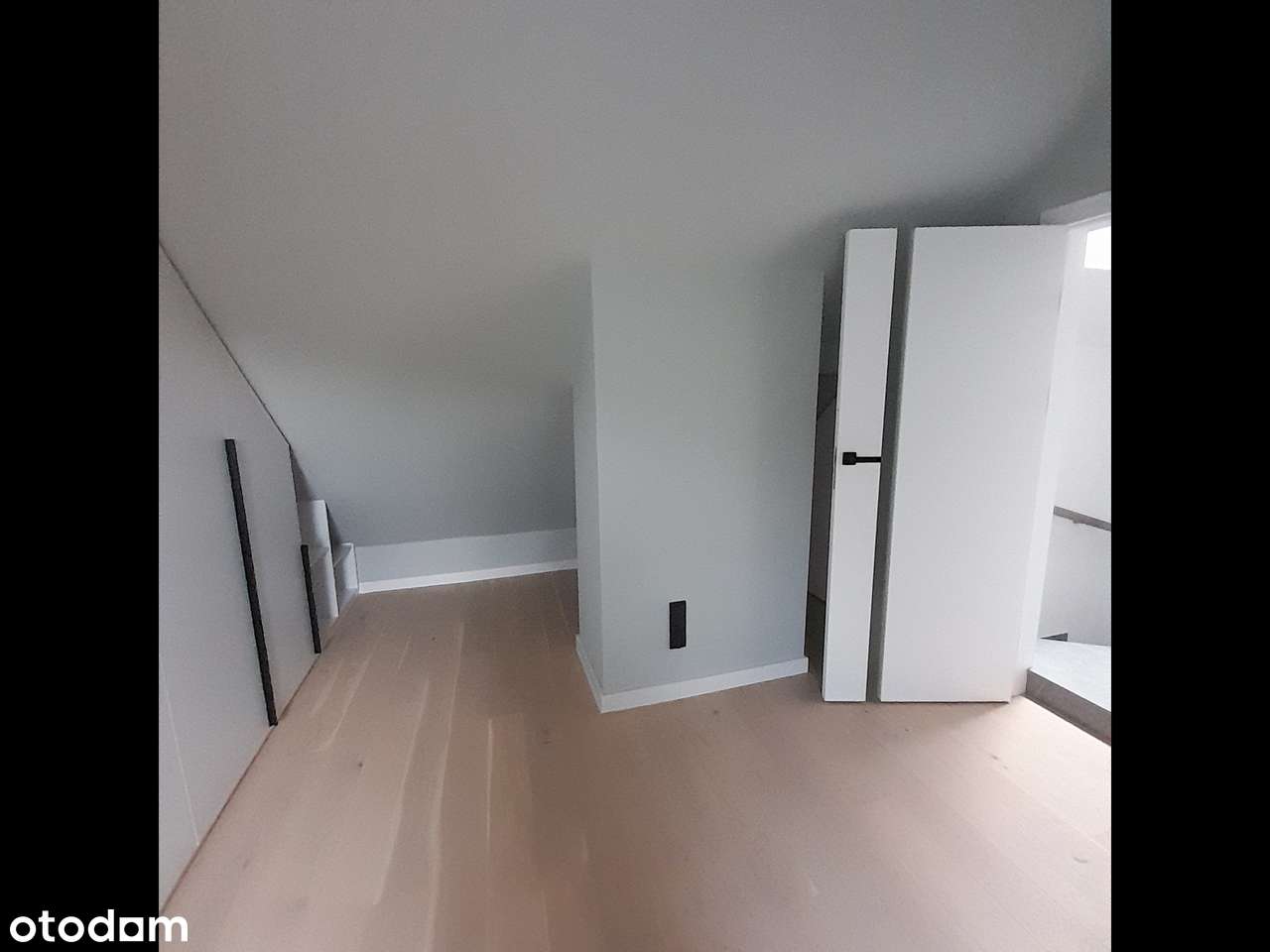 Komfortowy dom w zabudowie szeregowej.-12