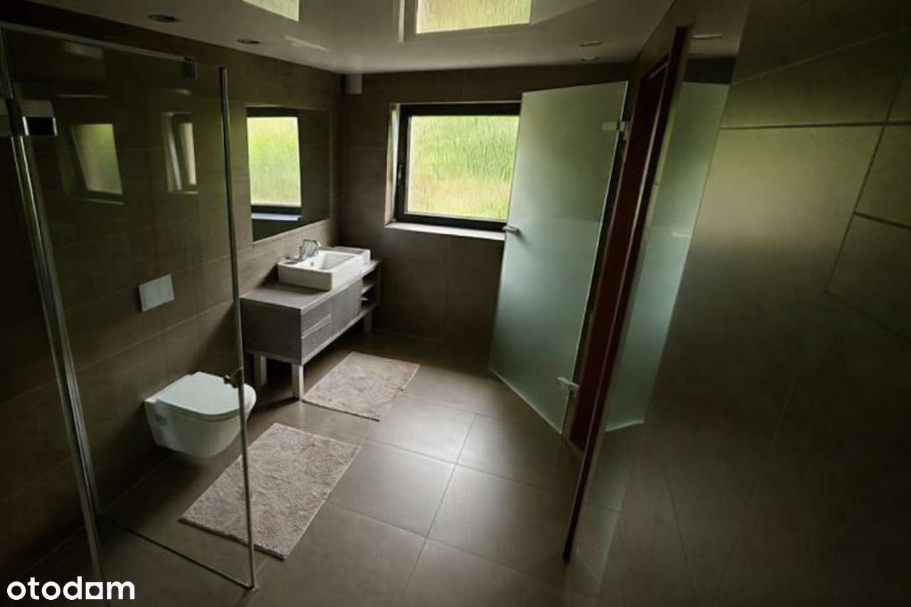 Przestronny dom z garażem i ogrodem blisko lasu-15