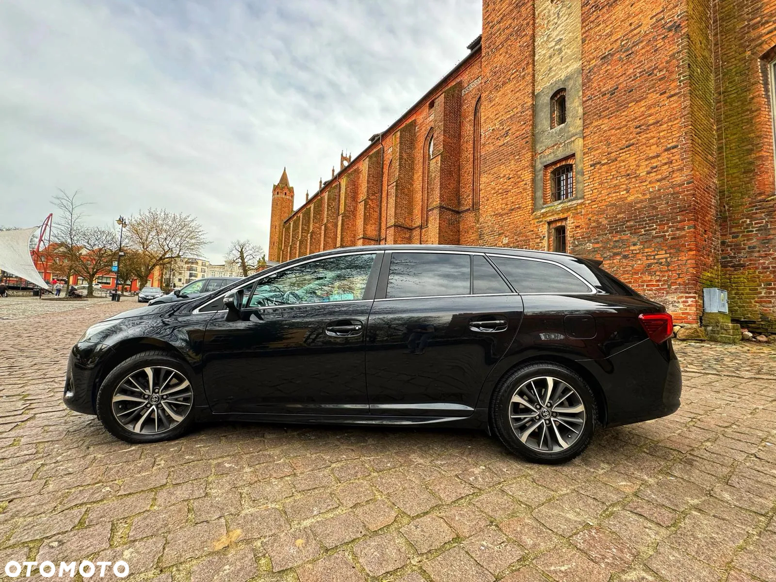 Toyota Avensis 2.0 D-4D Premium - 3